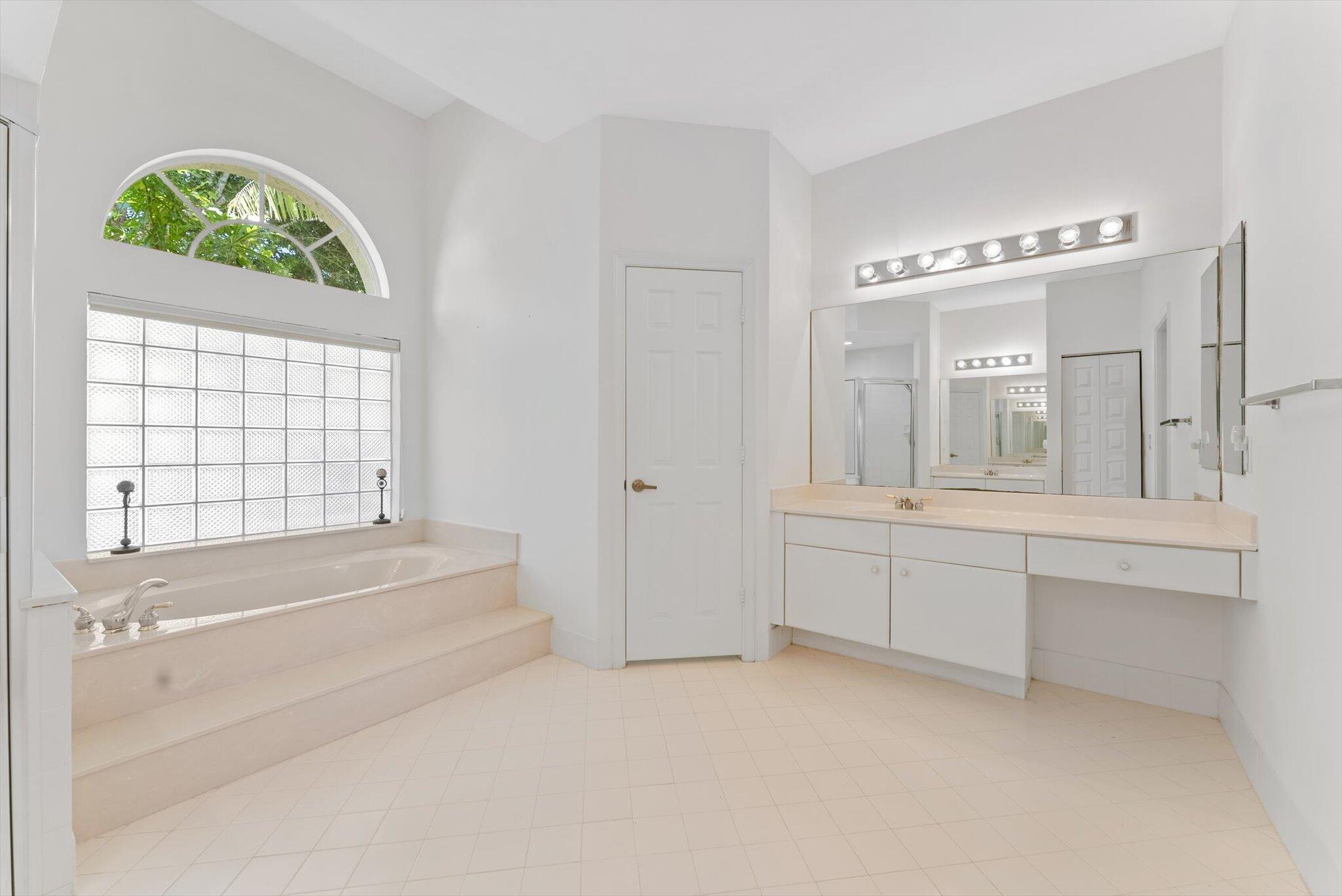 12181 Rockledge Circle Boca Raton, FL 33428 - Photo 20 of 70 Primary Bathroom