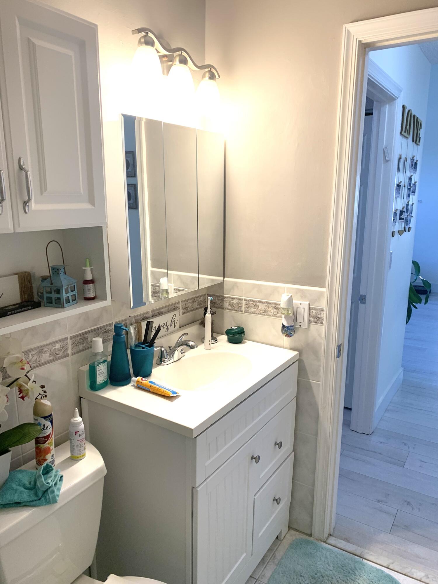 8438 Dynasty Drive Boca Raton, FL 33433 - Photo 24 of 34 Guest Bathroom other view