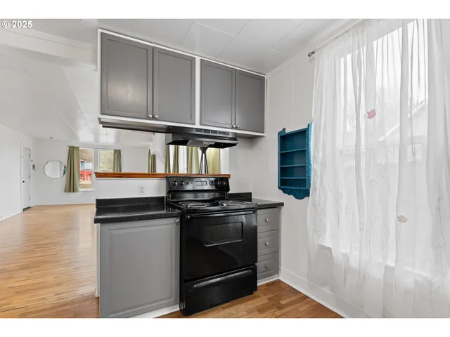 $299,000 | 1321 Southeast Mill Street, Roseburg, OR 97470