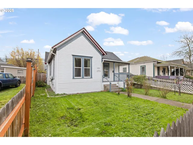 $299,000 | 1321 Southeast Mill Street, Roseburg, OR 97470