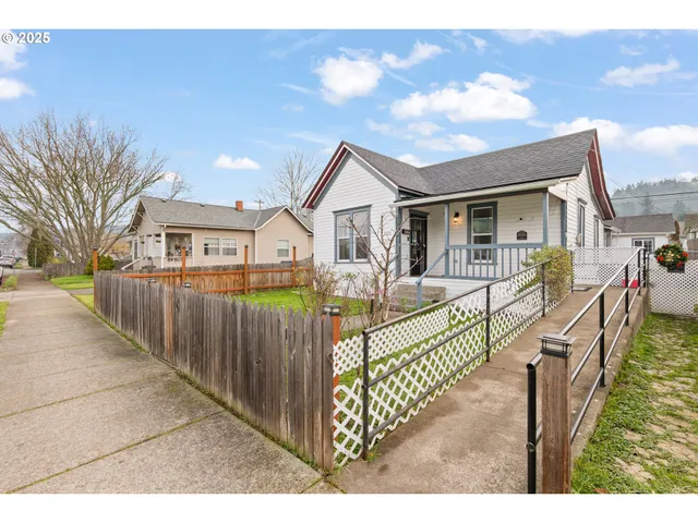 $299,000 | 1321 Southeast Mill Street, Roseburg, OR 97470