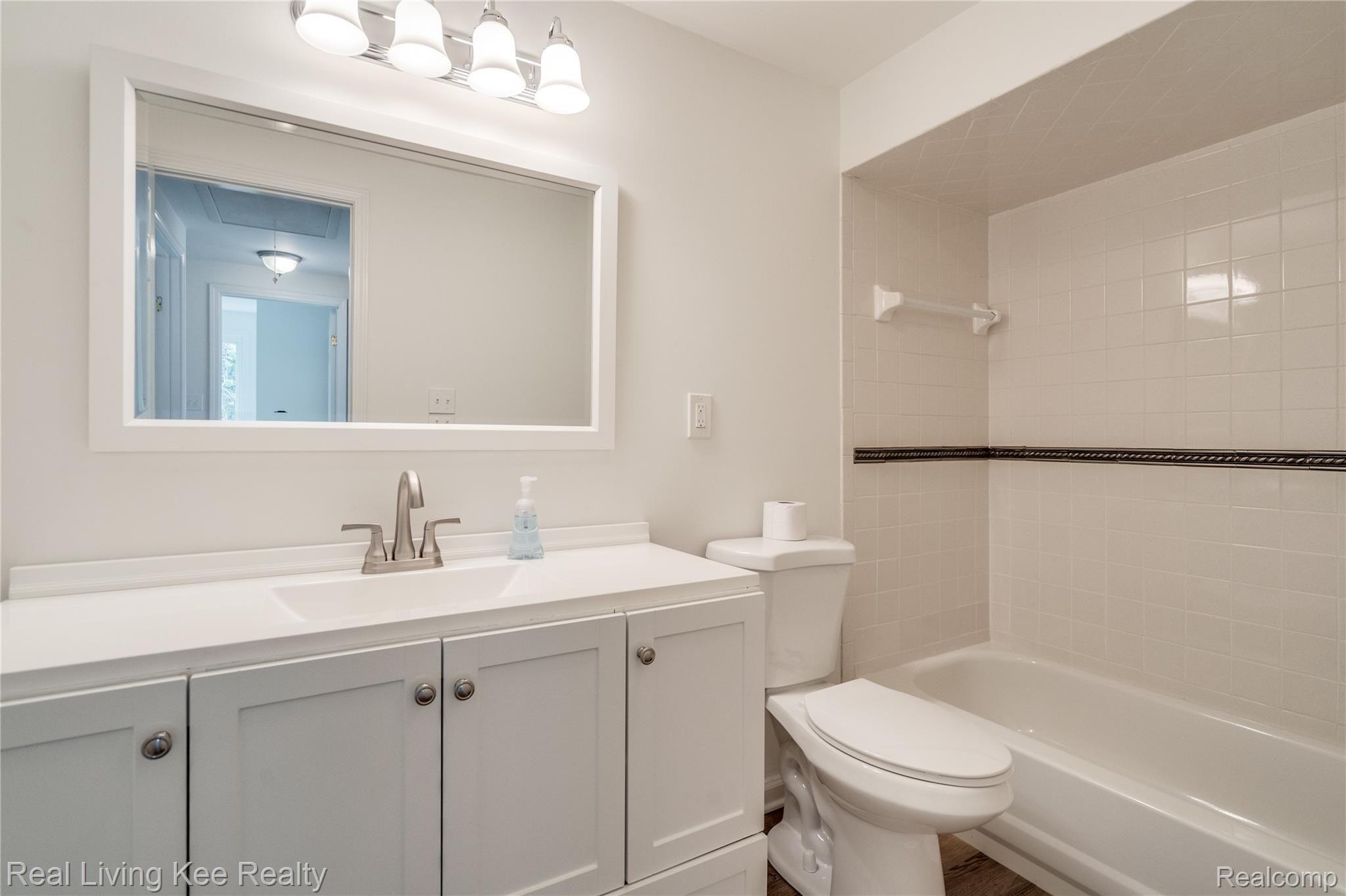 1928 Tamm Avenue Rochester, MI 48309 - Photo 27 of 41 Completely Renovated 2nd Floor Full Bathroom