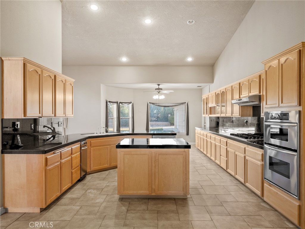 11385 Oak Ridge Drive Oak Hills, CA 92344 - Photo 24 of 69