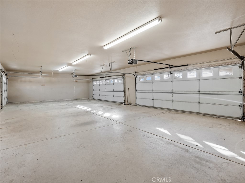 11385 Oak Ridge Drive Oak Hills, CA 92344 - Photo 9 of 69 a view of a garage room