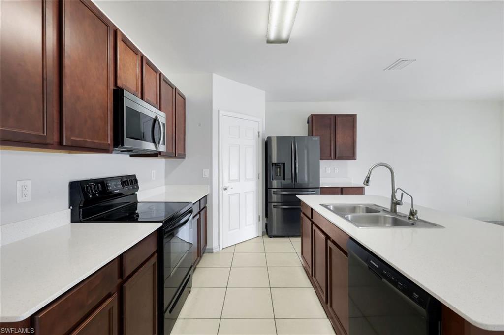8117 Sandpiper Road Fort Myers, FL 33967 - Photo 4 of 22 Gallery Image 4
