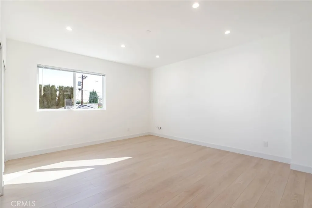 6850 Ranchito Avenue Van Nuys, CA 91405 - Photo 18 of 23 an empty room with a window