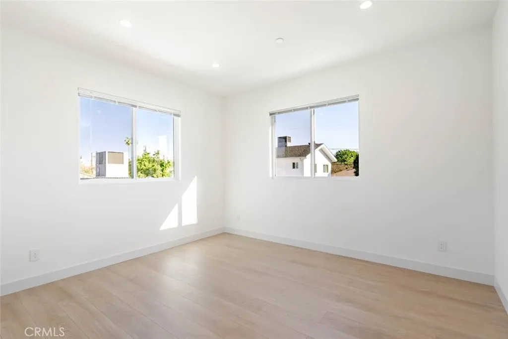 6850 Ranchito Avenue Van Nuys, CA 91405 - Photo 22 of 23 an empty room with a window