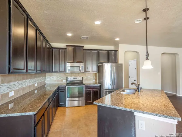 $2,000 | 8611 Lantana Springs, Converse, TX 78109