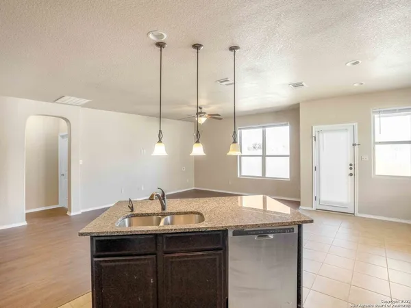 $2,000 | 8611 Lantana Springs, Converse, TX 78109