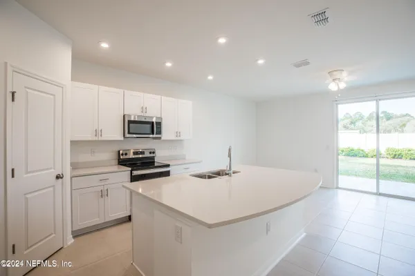 $1,725 | 13112 Annie’s Walk Drive, Jacksonville, FL 32218