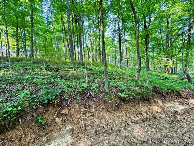 $174,900 | 2 In-237, English, IN 47118