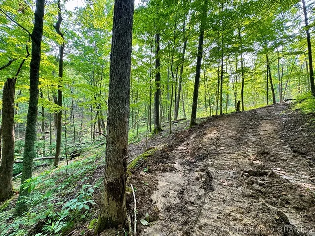 $174,900 | 2 In-237, English, IN 47118