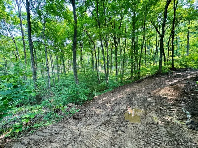 $174,900 | 2 In-237, English, IN 47118