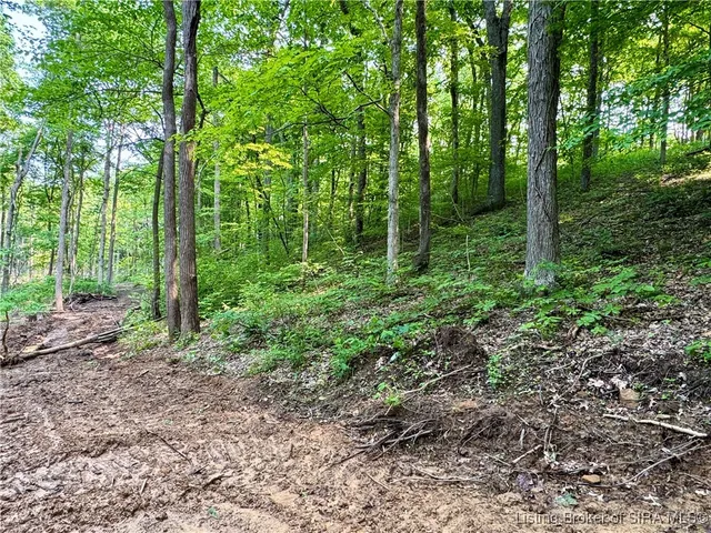 $174,900 | 2 In-237, English, IN 47118