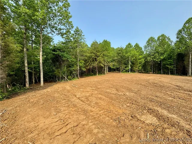 $174,900 | 2 In-237, English, IN 47118