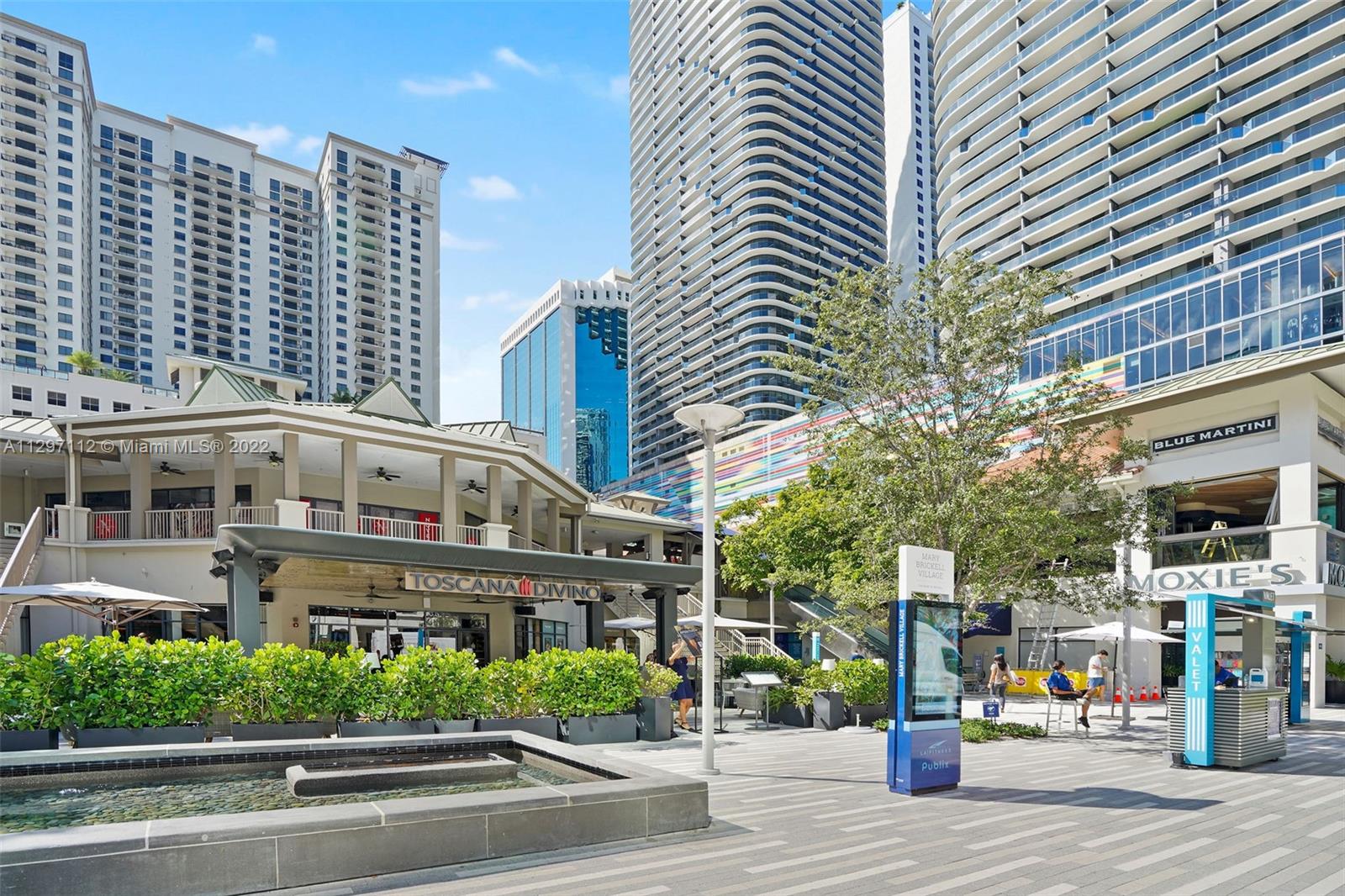 999 Southwest 1st Avenue, Unit 2717 Miami, FL 33130 - Photo 21 of 93 a front view of a building with street view