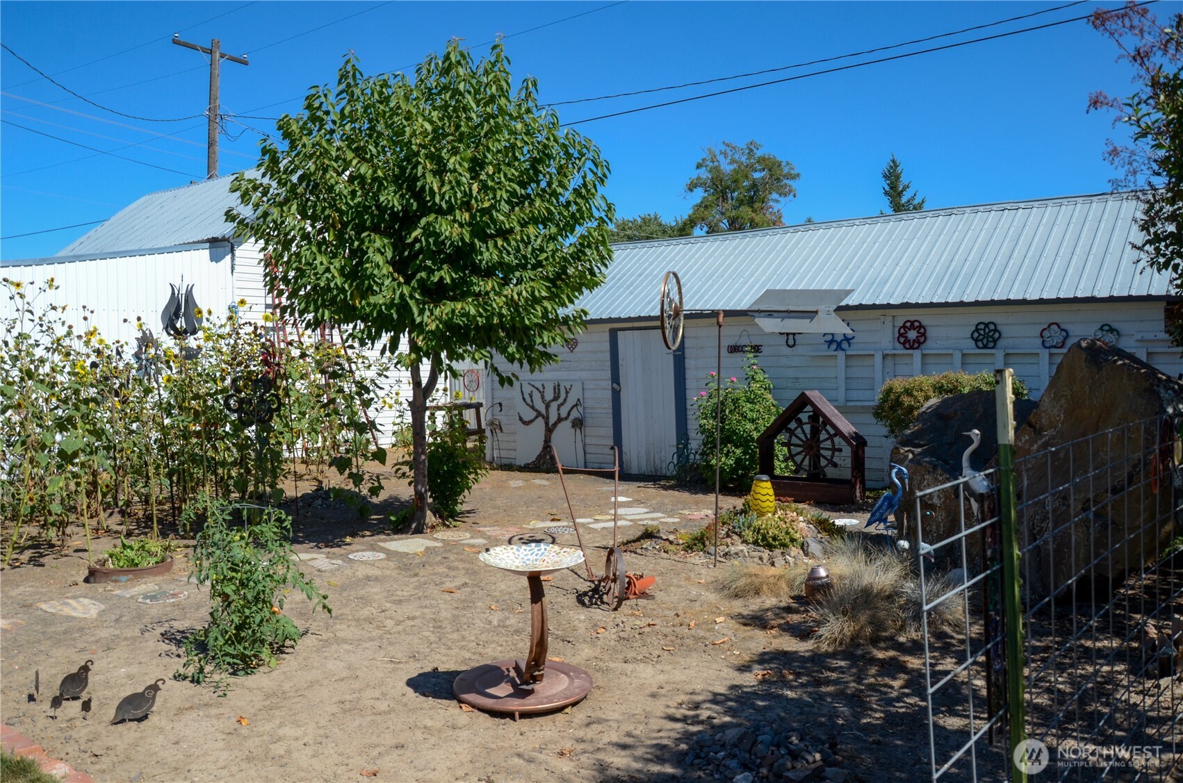 316 East Alder Avenue Ritzville, WA 99169 - Photo 30 of 35 a view of a patio with table and chairs potted plants