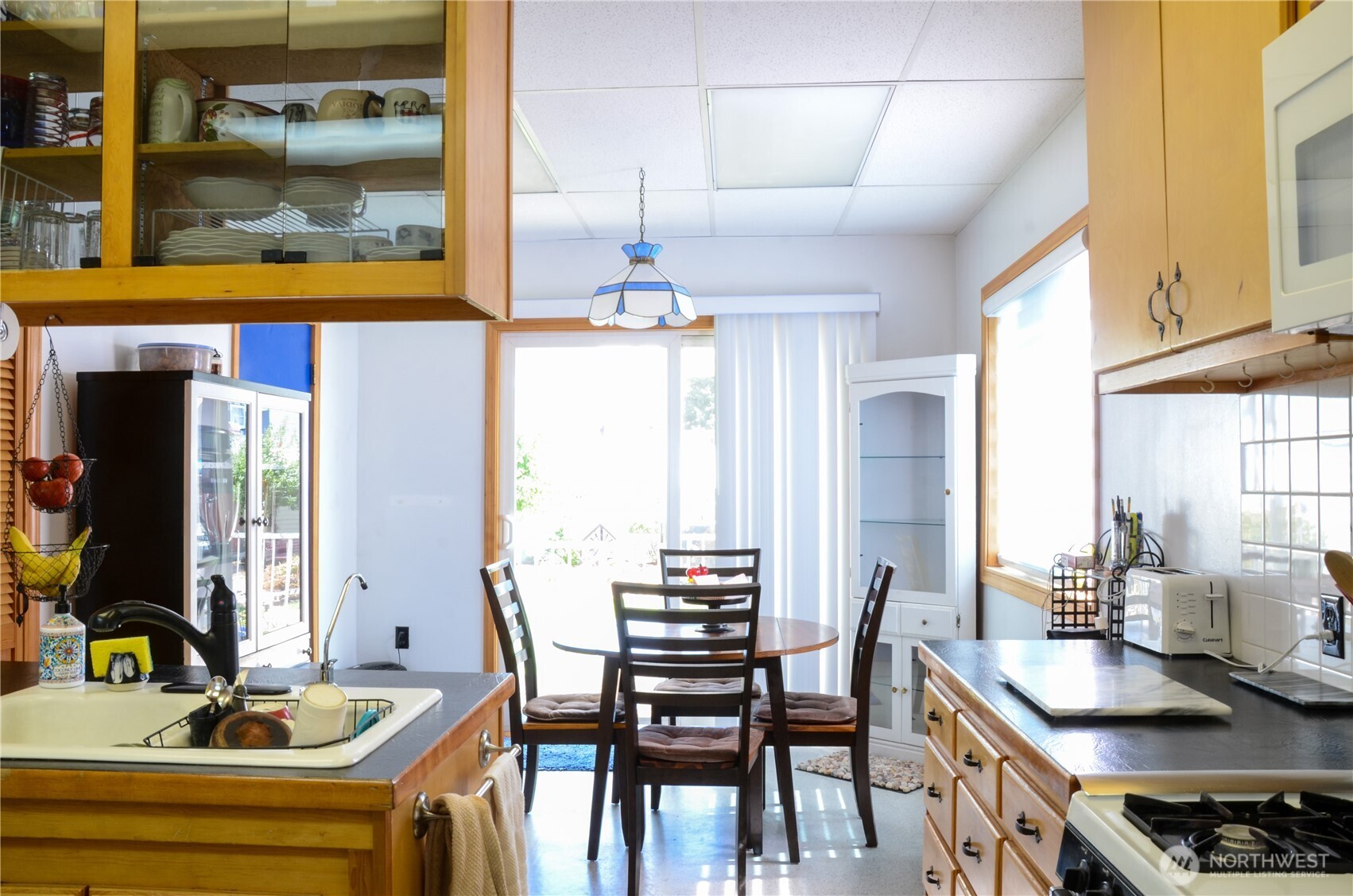 316 East Alder Avenue Ritzville, WA 99169 - Photo 5 of 35 a kitchen with a table chairs and a stove