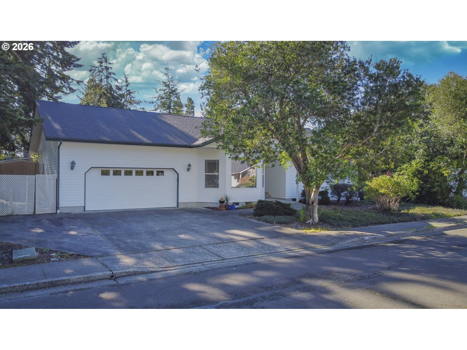 2284 21st Street Florence, OR 97439 - Photo 4 of 47