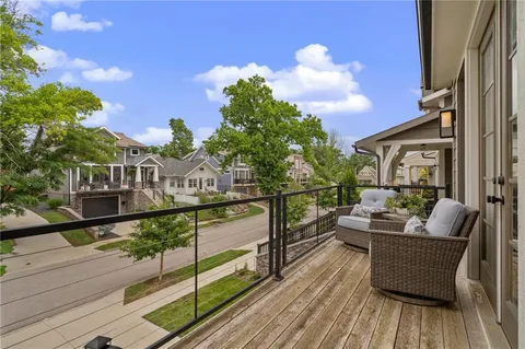 $790,000 | 725 West 44th Terrace, Kansas City, MO 64111