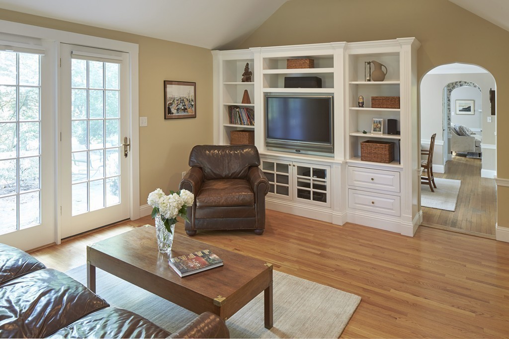 12 Sabrina Road Wellesley, MA 02482 - Photo 5 of 12