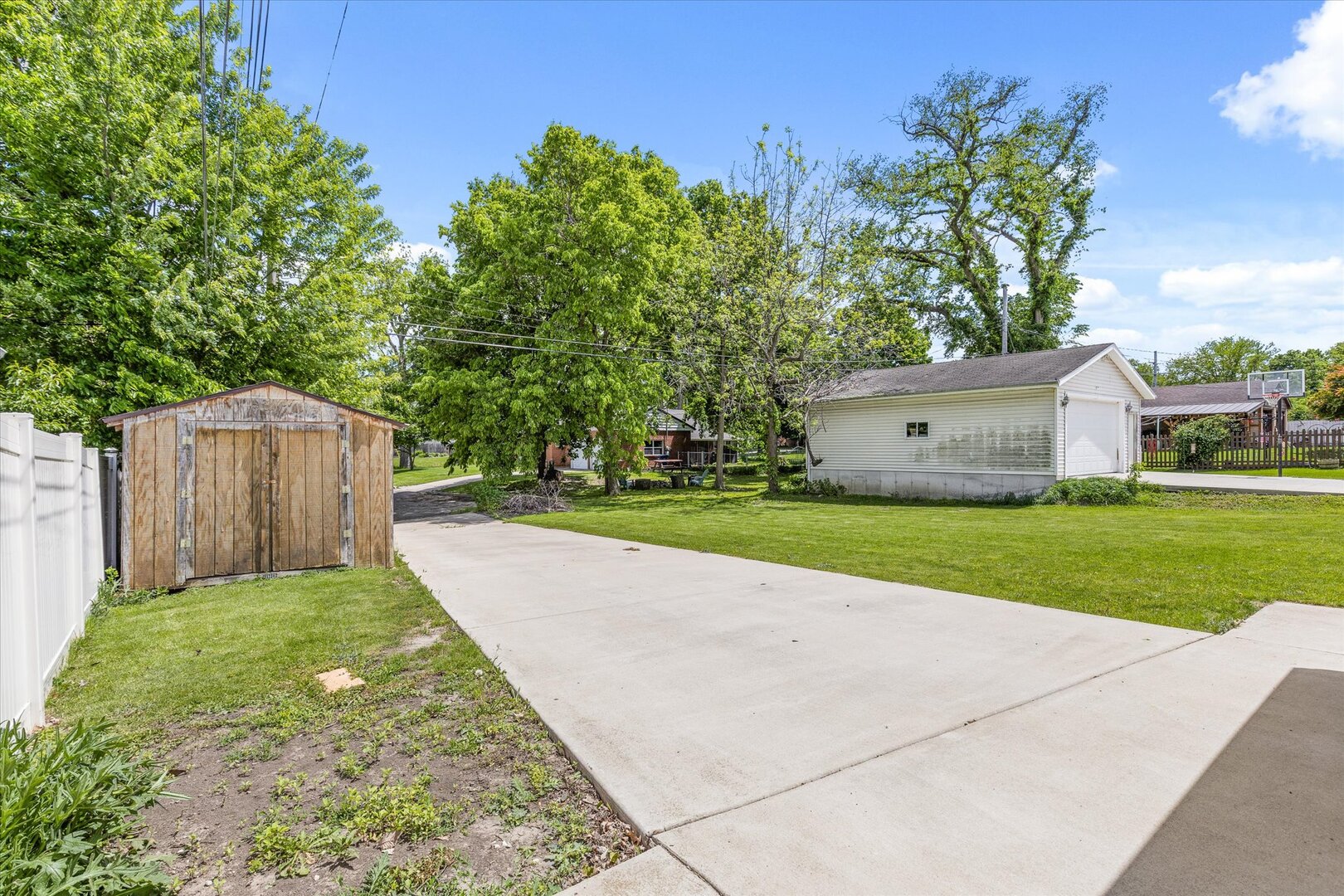 742 Chambers Street Ottawa, IL 61350 - Photo 34 of 39 a house view with garden space