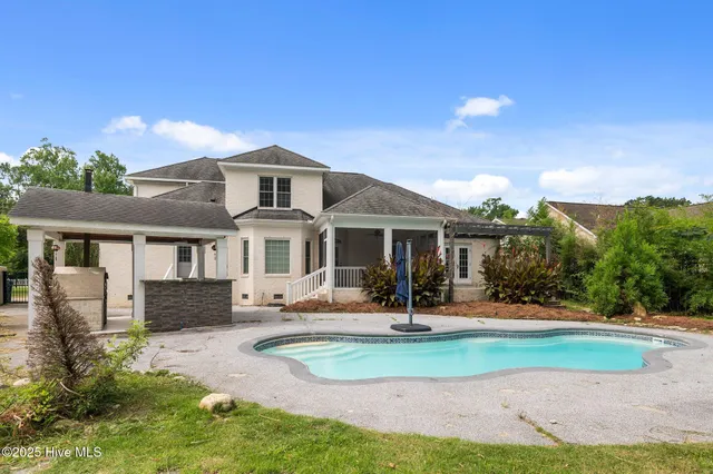 $642,999 | 414 Crown Drive, Washington, NC 27889