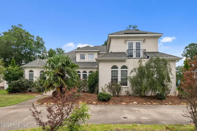 $642,999 | 414 Crown Drive, Washington, NC 27889