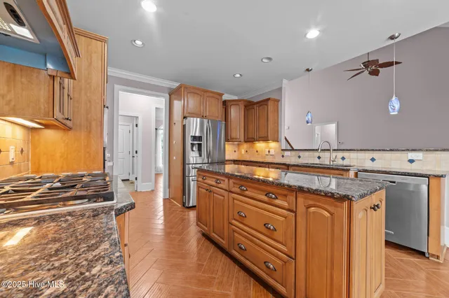 $642,999 | 414 Crown Drive, Washington, NC 27889