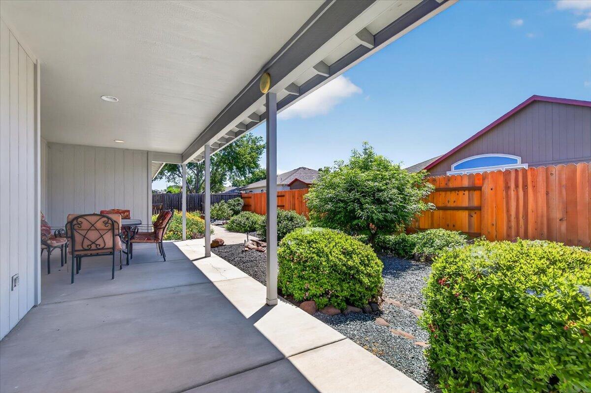 2618 Rabun Way Central Point, OR 97502 - Photo 34 of 42 a view of a chairs and table in patio