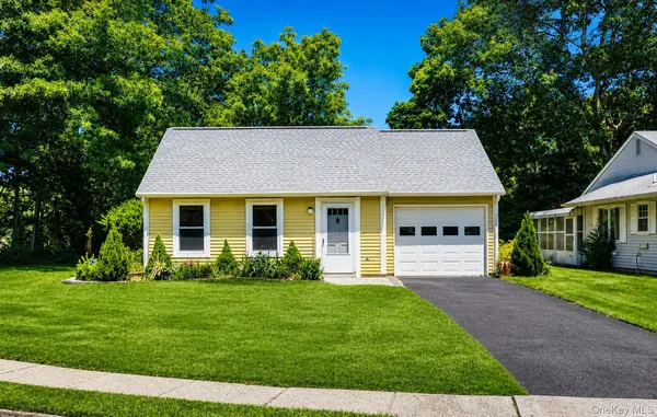 $419,990 | 338 Edinburgh Drive, Ridge, NY 11961