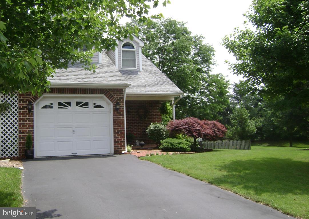 136 Pepperton Court Lititz, PA 17543 - Photo 1 of 39 Gallery Image 1