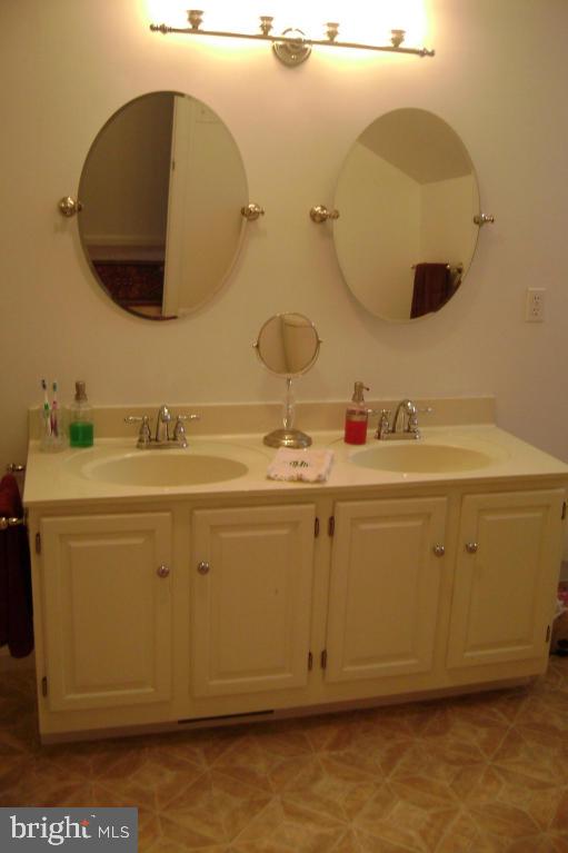 136 Pepperton Court Lititz, PA 17543 - Photo 31 of 39 Gallery Image 31