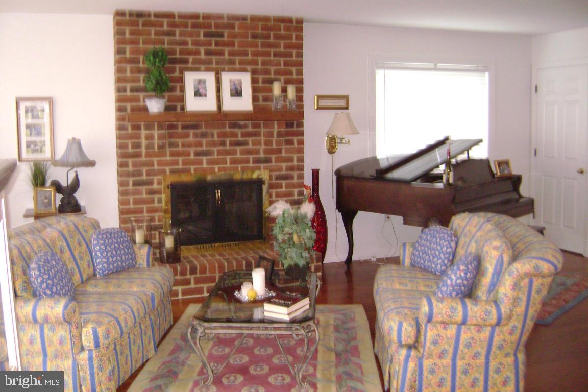 136 Pepperton Court Lititz, PA 17543 - Photo 5 of 39 Gallery Image 5