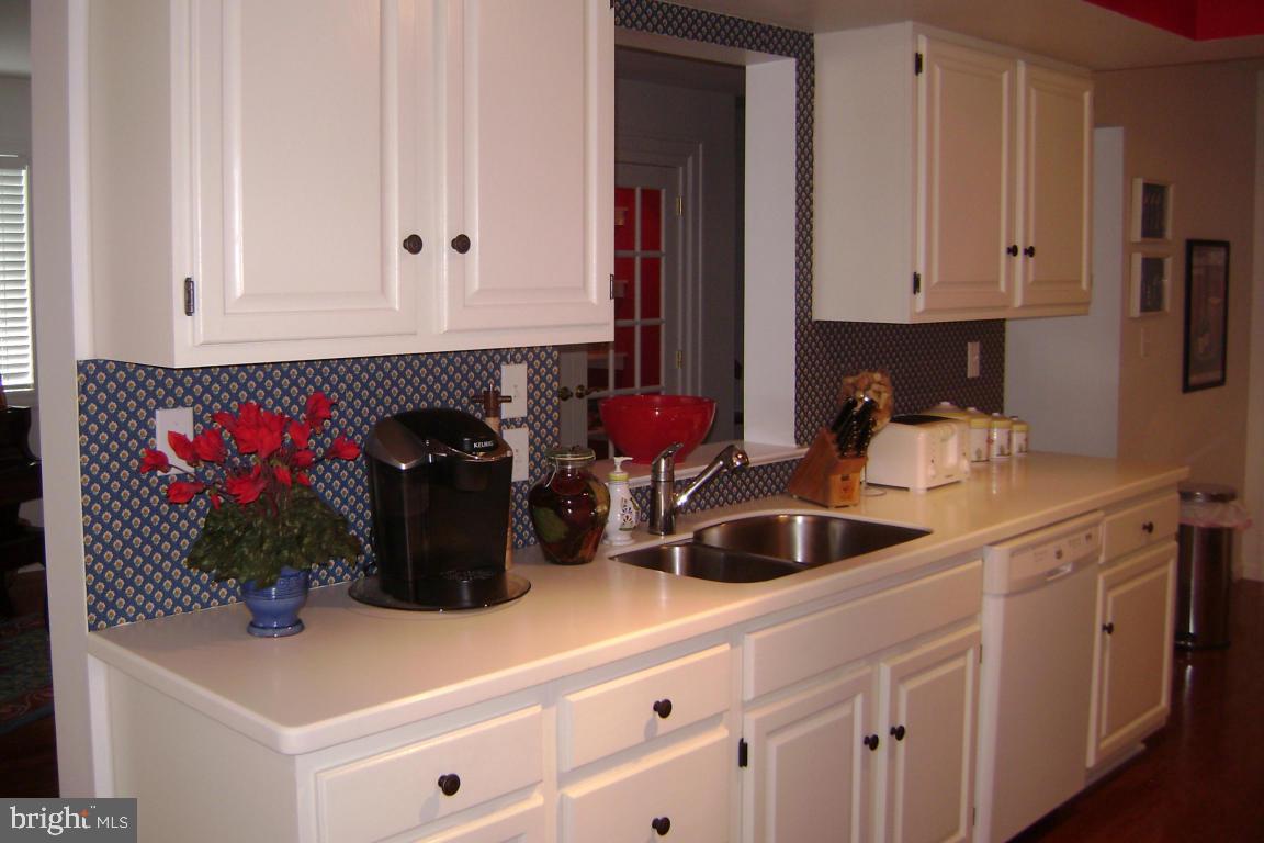 136 Pepperton Court Lititz, PA 17543 - Photo 8 of 39 Gallery Image 8