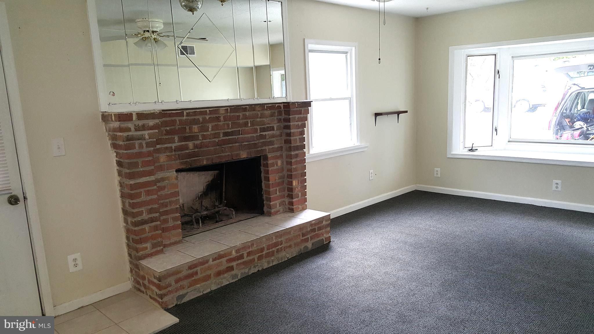 302 South Harrison Road Sterling, VA 20164 - Photo 10 of 24 Family Room
