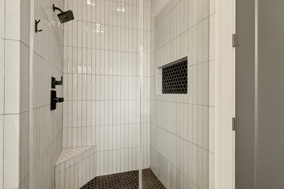 115 Country View Lane Schulenburg, TX 78956 - Photo 29 of 44 a bathroom with a shower
