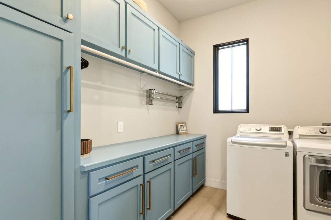115 Country View Lane Schulenburg, TX 78956 - Photo 30 of 44 a utility room with cabinets washer and dryer