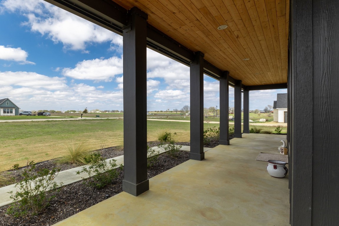 115 Country View Lane Schulenburg, TX 78956 - Photo 4 of 44 a view of a balcony with ocean view