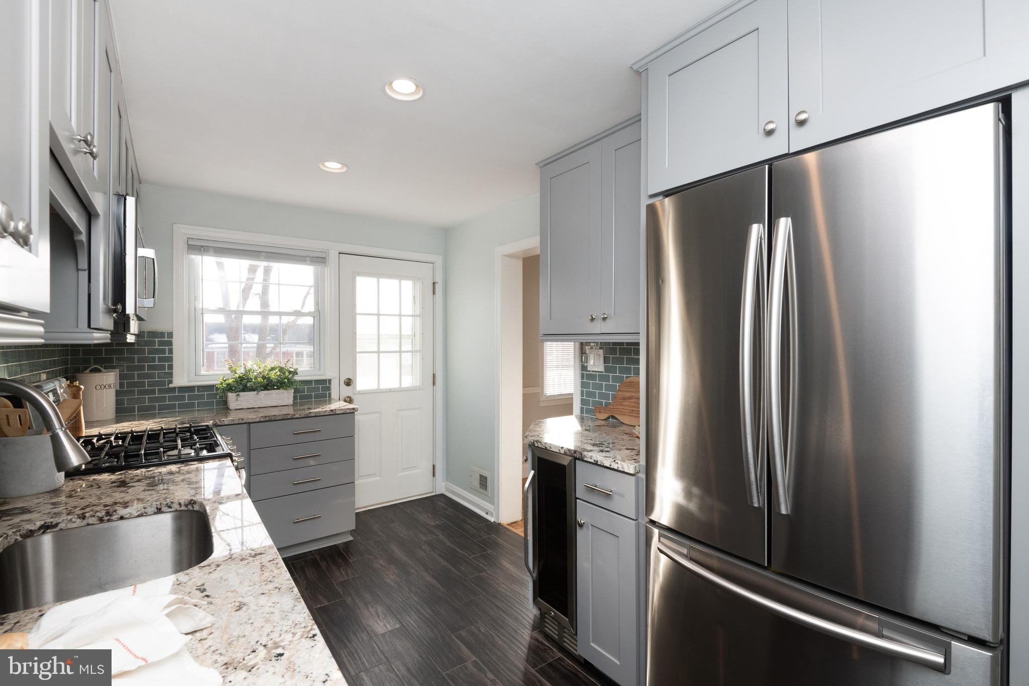 1545 Dellsway Road Towson, MD 21286 - Photo 13 of 35 High end appliances and finishes