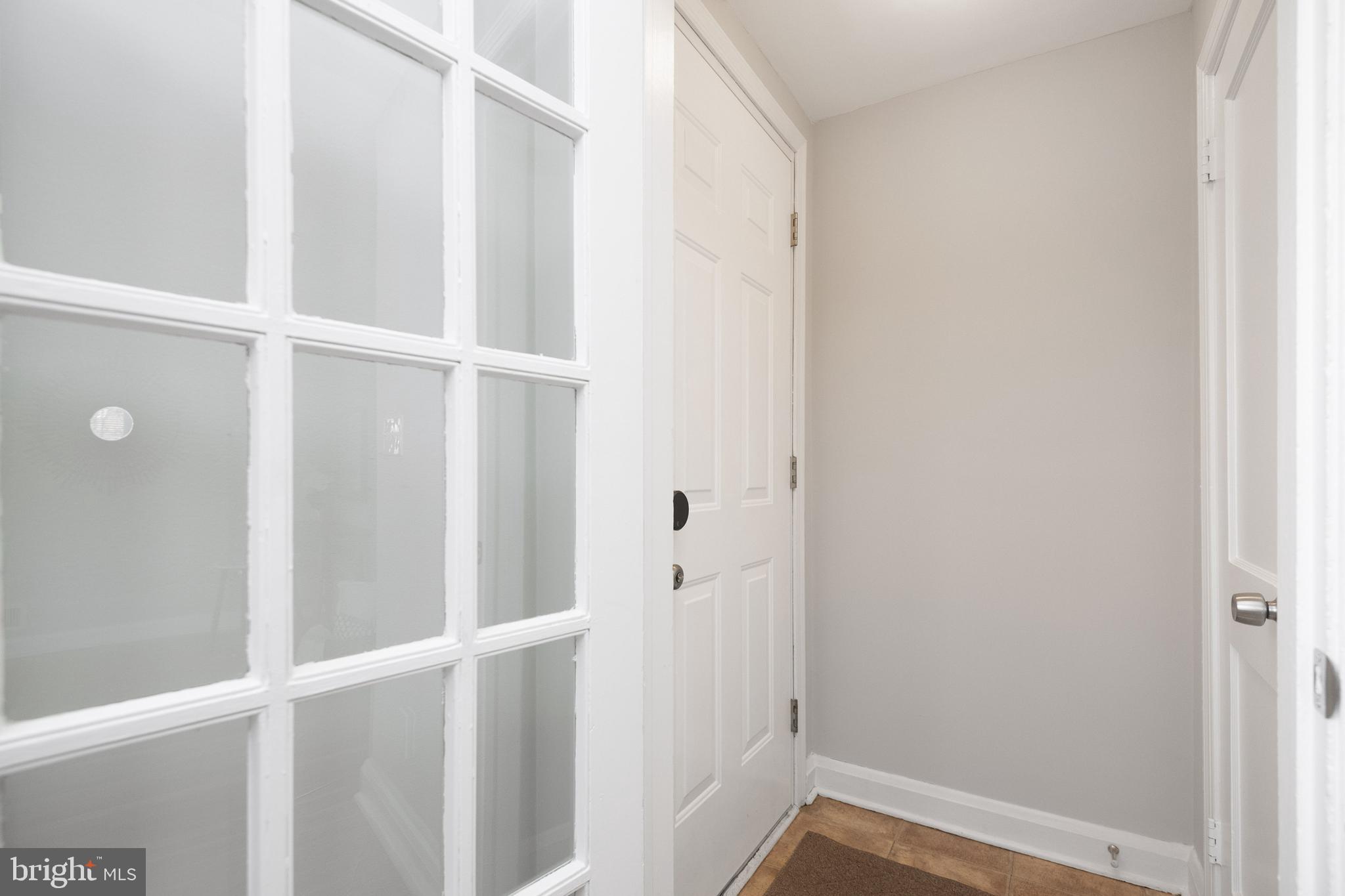 1545 Dellsway Road Towson, MD 21286 - Photo 4 of 35 Small vestibule w/closet