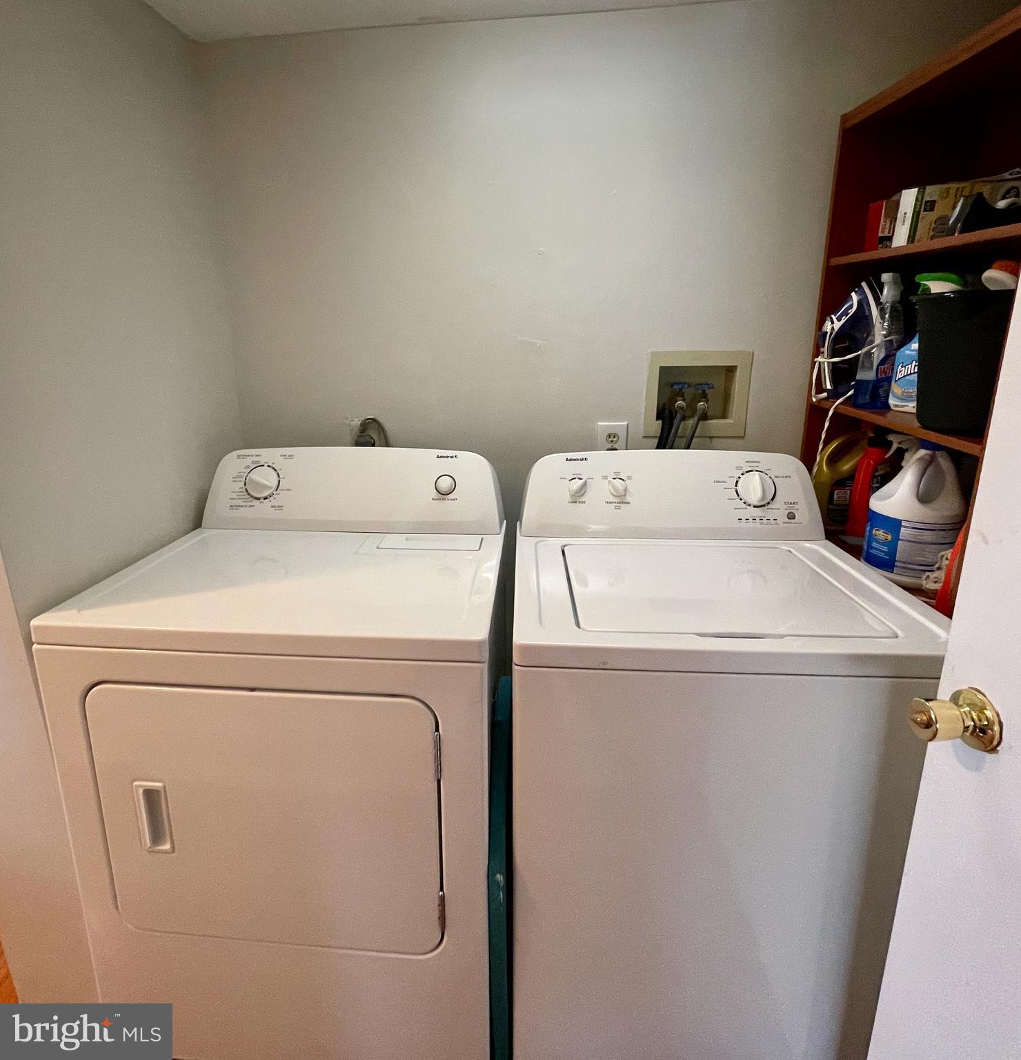 4 Foxglove Drive Delran, NJ 08075 - Photo 25 of 40 Laundry Room
