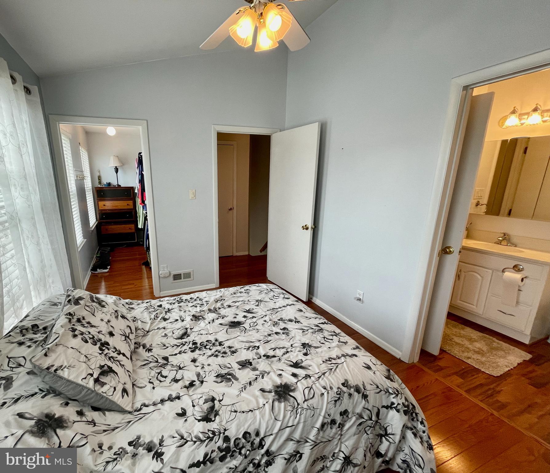 4 Foxglove Drive Delran, NJ 08075 - Photo 27 of 40 Bedroom 2 with Walk-in-Closet