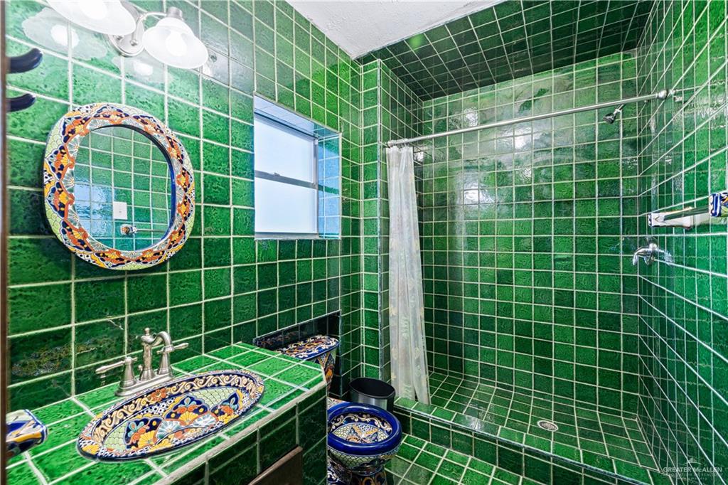 610 North Texas Street Rio Grande City, TX 78582 - Photo 14 of 23 a bathroom with a toilet a sink and a mirror