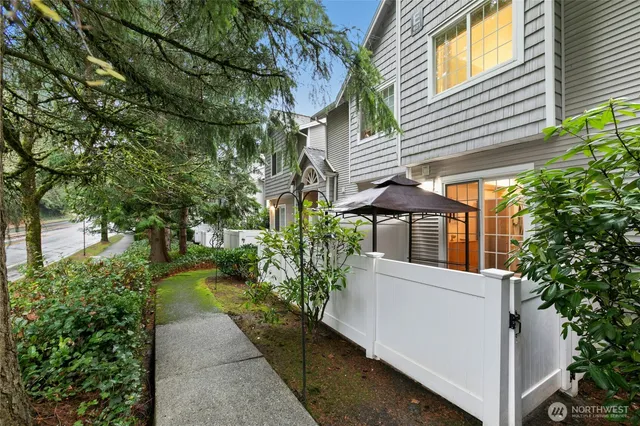 $575,000 | 601 12th Avenue Northwest, Unit E4, Issaquah, WA 98027