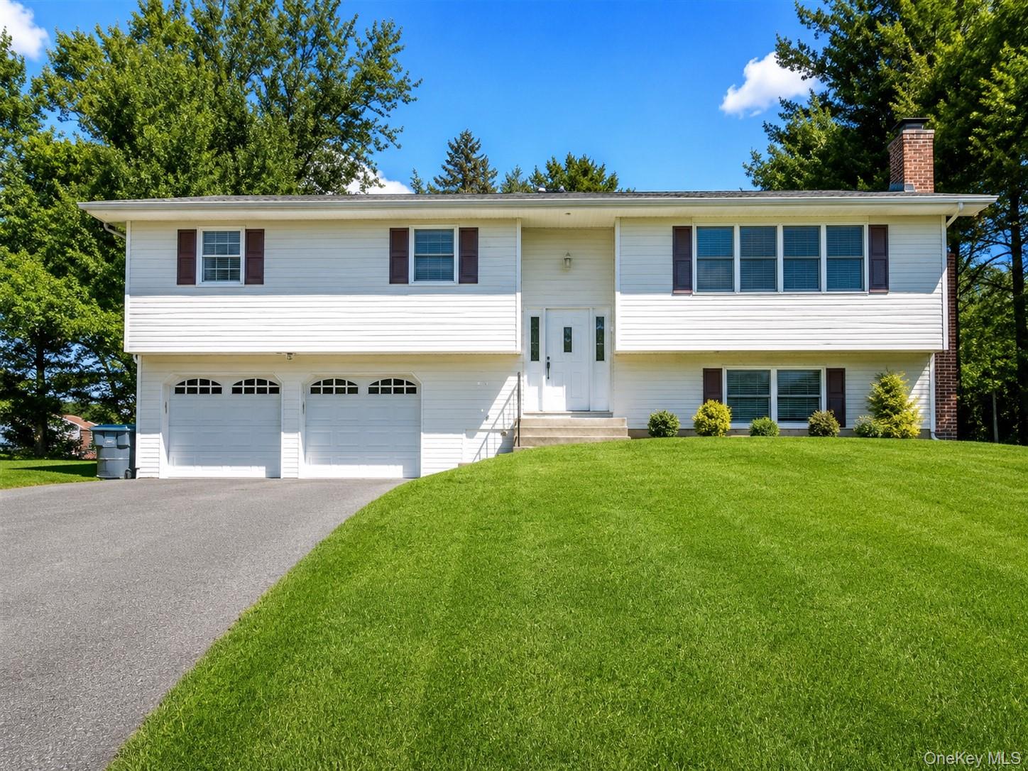 10 Roe Circle Monroe, NY 10950 - Photo 1 of 22 Gallery Image 1