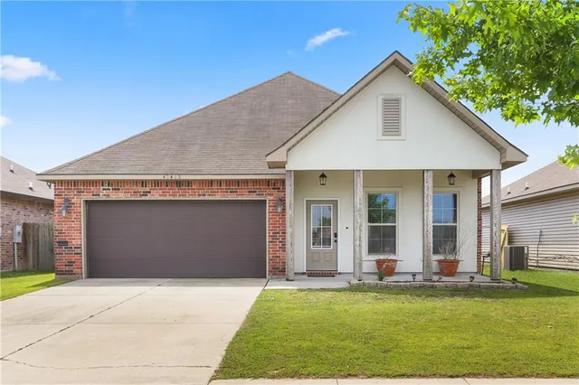$300,000 | 42403 Tigers Eye Stone Avenue, Prairieville, LA 70769