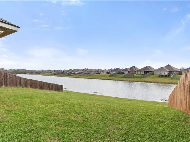 $295,000 | 42403 Tigers Eye Stone Avenue, Prairieville, LA 70769