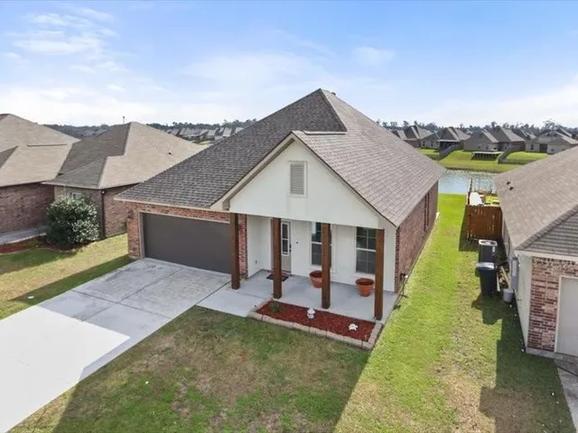 $295,000 | 42403 Tigers Eye Stone Avenue, Prairieville, LA 70769