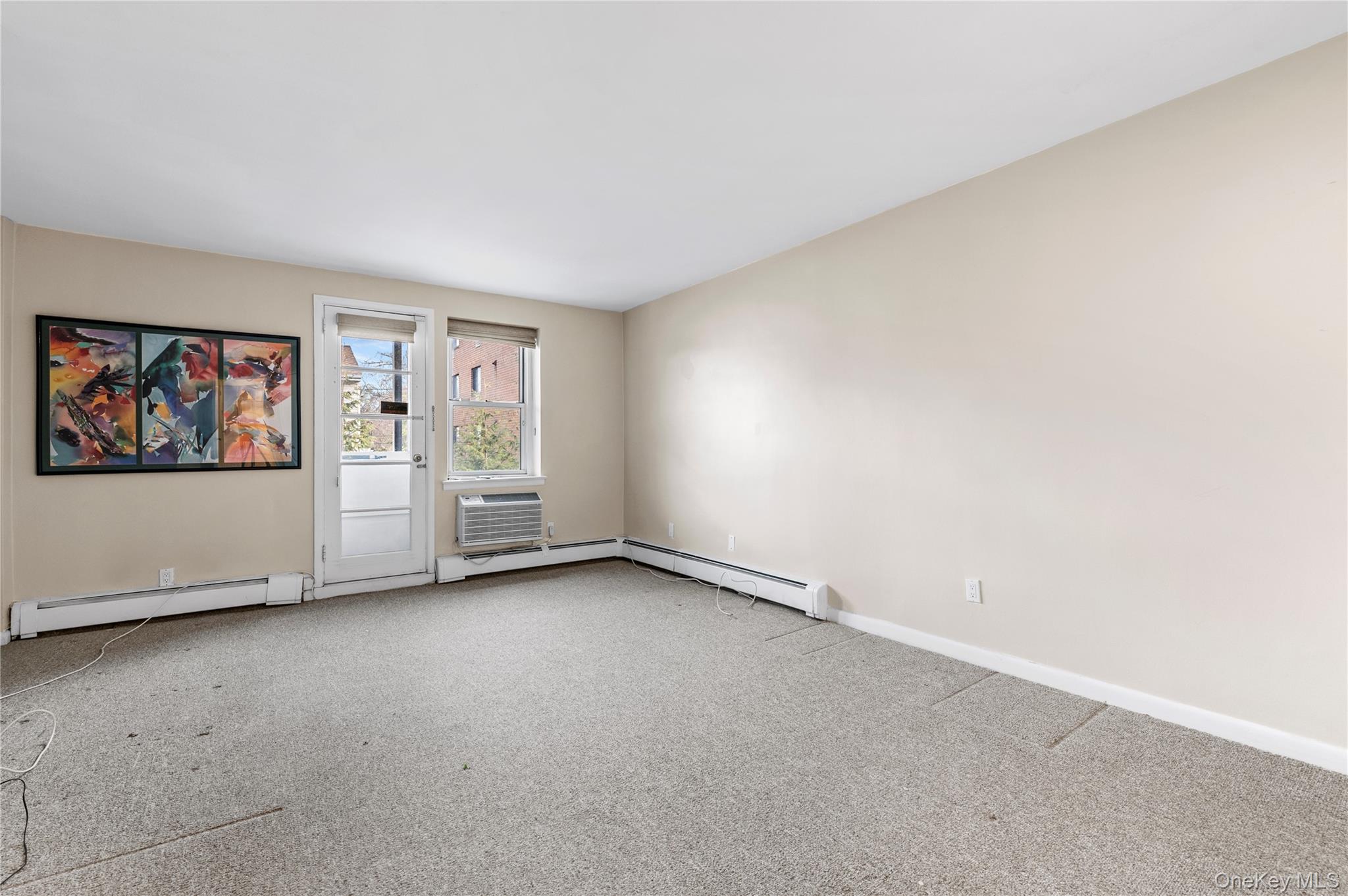 25 Chapel Place, Unit 2L Great Neck, NY 11021 - Photo 19 of 25 an empty room with window